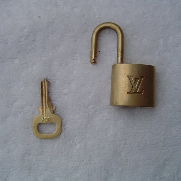 AUTHENTIC LOUIS VUITTON GOLD PADLOCK WITH KEY #307 - Picture 8 of 13